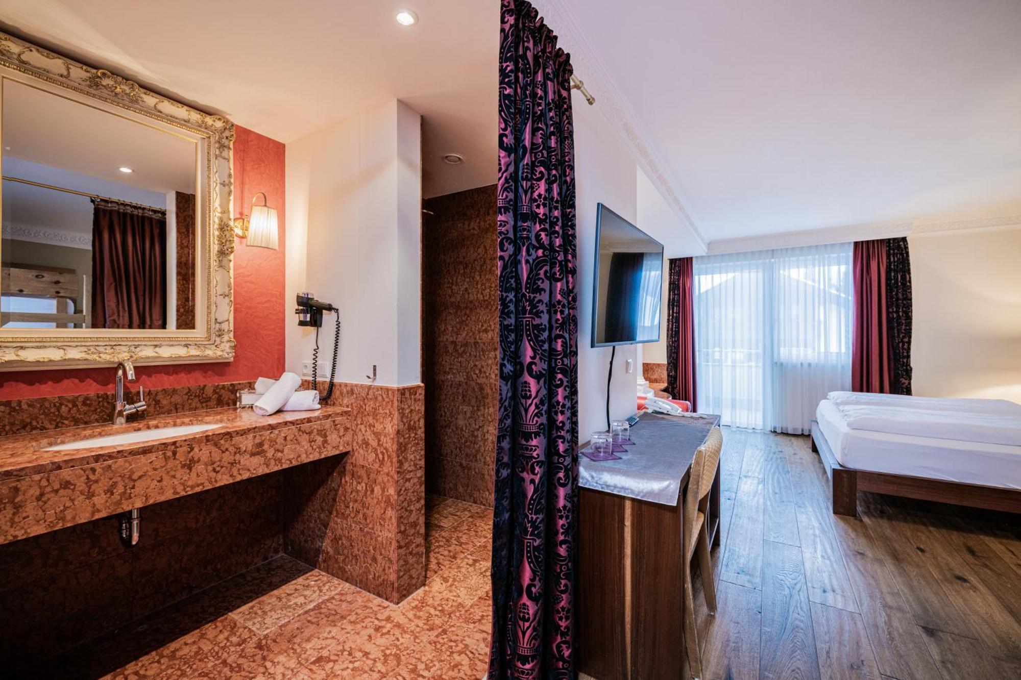 Hotel Fameli Olang ภายนอก รูปภาพ